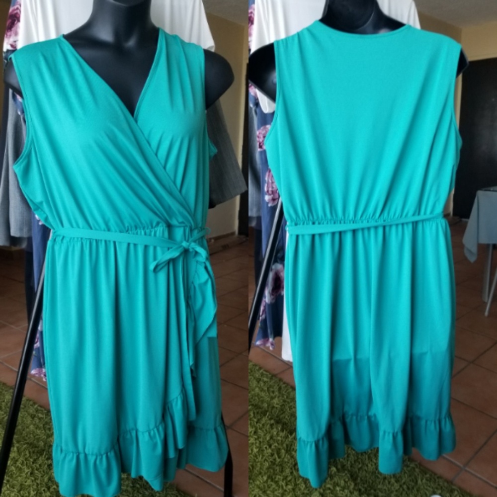 2x sleveless vneck ruffles
